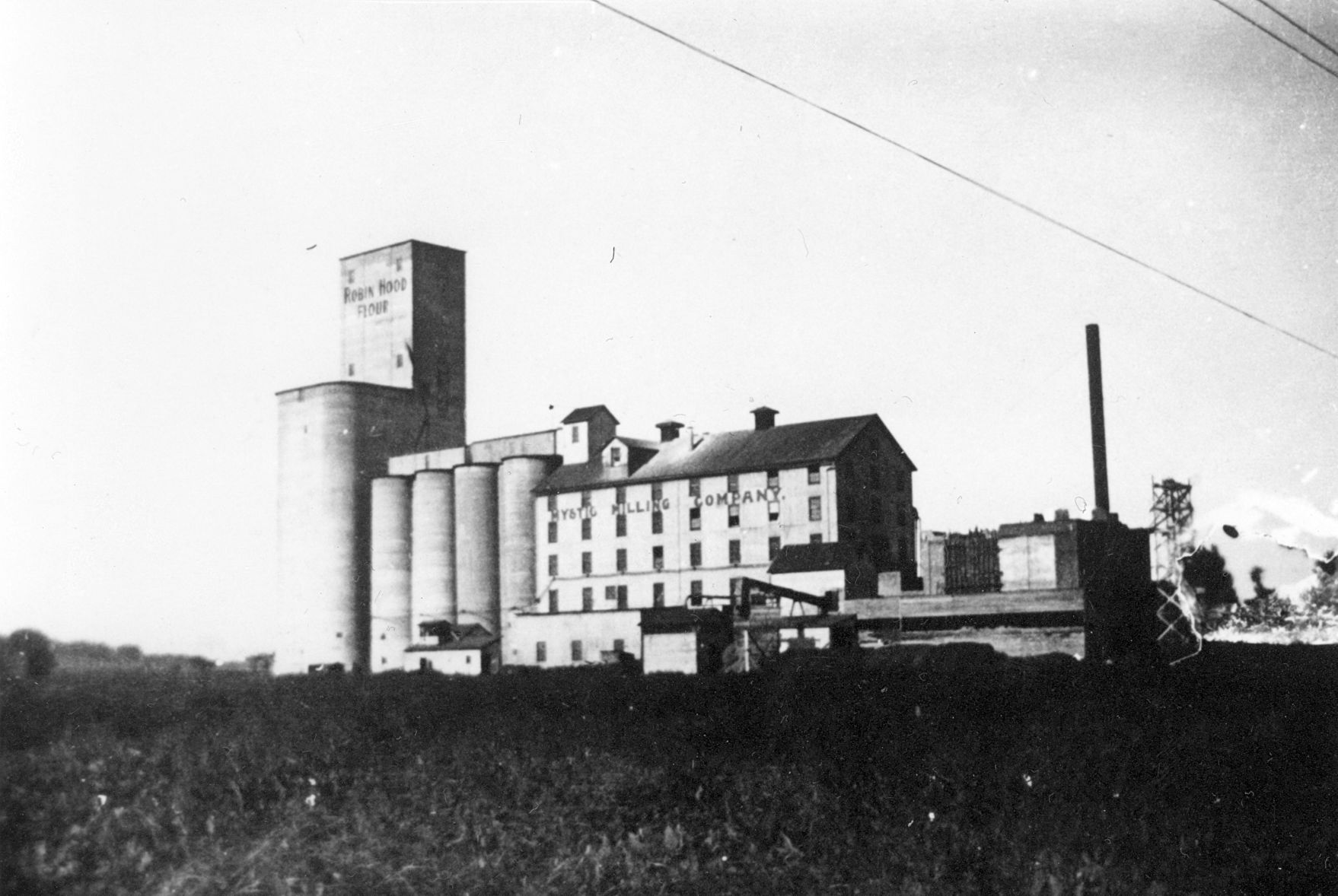 Mystic Milling in Leeds, ca. 1917